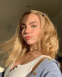 Becky Hannah's Instagram, Twitter & Facebook