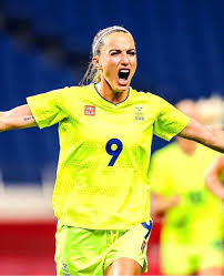 Jun 30, 2021 · non sarà kosovare asllani il rinforzo offensivo della juventus women per la prossima stagione. Sinqa37avnbzxm