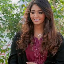 almaktoum family fans instagram post photo من زينها لو تلتفت للقمر قال ياليتني لا غبت تطلع مكاني maryam mr al mak long hair styles hair styles maryam