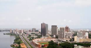 Homem (costa do marfim) tem investido fortemente na educação recentemente e pode oferecer todos os estudantes locais e estrangeiros a oportunidade de estudar em universidades livres. Fotos De Abidjan Costa Do Marfim Cidades Em Fotos