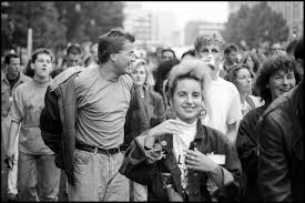 Die veranstalter wollen bis zum jahresende mindestens 1,5 millionen euro spenden sammeln, damit die neue parade stattfinden kann. 1989 So Hat Sich Die Erste Loveparade Auf Dem Ku Damm Angefuhlt