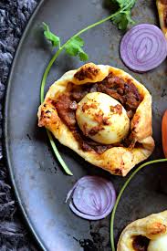 Kerala Egg Puffs Cookilicious Kerala Egg Puffs Is An Indian Baked Snack Made Using Boiled Eggs Masala Stuffed In Pastry Puffs One Egg Puff Recipes Food