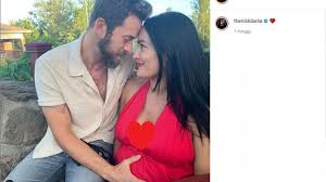 One half of the famous duo 'the bella twins,' nikki made her wrestling debut after being signed on by wwe in june 2007. Hamil Besar Nikki Bella Bangun Jam 3 Pagi Untuk Masturbasi