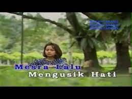 Duhai sayang cintaku sejati kenangan mesra lalu mengusik hati indah nian mesra yang tercipta kenangan mu selalu mengusik jiwa. Kenangan Mengusik Jiwa A Ramlie Youtube