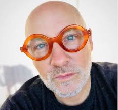 He is an actor, known for baldío (2019), isla flotante (2006) and about argentina (1986). La Vida De Ronnie Arias En Uruguay Tengo Los Papeles Ya Soy Un Ciudadano Mas