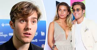 He competed twice in melodifestivalen in 2017 and 2018 respectively. Outfits Linnea Widmark