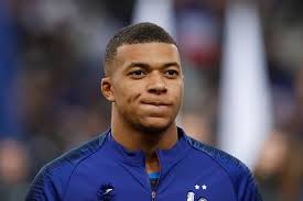 Trop individualiste à konya, kylian mbappé, l'attaquant parisien de 20 ans, émet des signaux négatifs depuis plusieurs semaines, notamment dans son attitude. Kylian Mbappe On Twitter Equipedefrance Neymar Long Hair Beard Football