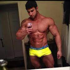 How to Make a Shirtless Selfie for Any Gay or Straight Man (With Examples)  - PairedLife