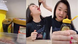 Video artis dari emil naha tv artis,viral,botol,bangladesh,bangladesh,tik tok,artis tik tok india,india, di upload emil naha tv profil emil naha tv 234 likes · 2 talking about this. Jelly Madu Viral Di Tiktok Amankah Mengonsumsi Madu Yang Dibekukan Tribun Travel