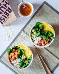 Poke Bowl Mit Frischem Lachs Kaleidoscopic Kitchen Rezept Rezepte Einfache Gerichte Lebensmittel Essen
