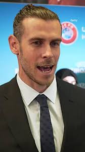 Edwin van der Sar's perfect footballer would be UNSTOPPABLE 🤩