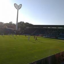 Ligu též na hornopočernickém stadionu a v druhé nejvyšší soutěži obsadili v první sezoně rovnou první příčku, což znamenalo historický postup klubu do gambrinus ligy. Mestsky Fotbalovy Stadion Miroslava Valenty Soccer Stadium