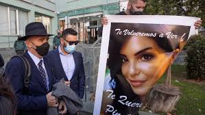 La doctora que operó a Sara tras la lipoescultura dice que tenía muchas  perforaciones