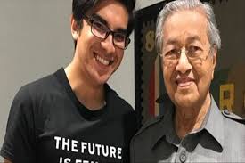 Mahathir (mahathir and ishihara, 1995: Mahathir Mohamad Tunjuk Cowok Muda Tampan Jadi Menteri Pemuda Dan Olah Raga Kabar24 Bisnis Com