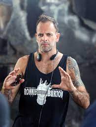 He is a marathon runner and has run in both the new york city marathon and the london marathon. Arm Jonny Lee Miller Tattoos