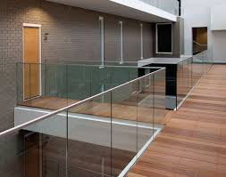 Listino prezzi parapetto in vetro con profilo montato lateralmente bologna. Preventivo Parapetto In Vetro Con Profilo Fissato A Terra