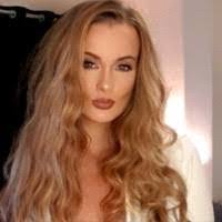 Candice Clayton's Instagram, Twitter & Facebook