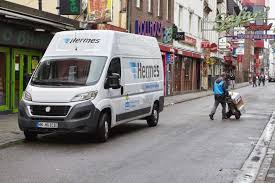 Die zustellzeit bezieht sich aber auf die ganze stadt. Elektromobilitat Hermes Liefert In Hamburgs Innenstadt Emissionsfrei Elektromobilitat E Mobilitat Fahrzeug Und Trailer Tests Paketdienste News Transport Die Zeitung Fur Den Guterverkehr Lkw Speditionen Fuhrpark Nutzfahrzeuge