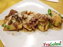 Dopo aver ripetuto più volte il procedimento, l'acqua in cui avete immerso la carne dovrà rimanere più limpida. Ricetta Tortelli Ai Porcini Con Ragu Di Cinghiale Ai Funghi Ricette Di Fragolosi