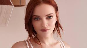 Can we show some appreciation for Madeline Brewer aka Bronte/Louise :  r/YouOnLifetime