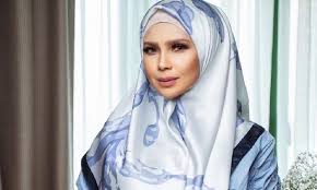 Menerusi perkongsian video di akaun instagram rozita che wan, beliau ditanya pendapatnya tentang topik 'bertudung untuk bergaya' dan berpendapat segelintir wanita mengenakan tudung kerana. Dekat Ig Tayang Beg Berjuta Gara Gara Minta Diskaun Beli Rendang Nama Rozita Che Wan Kena Petik