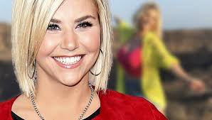 She is a singer of german schlager music. Beatrice Egli In Hot Pants Bauchfrei Dieses Foto Lautet Den Fruhling Ein Bunte De