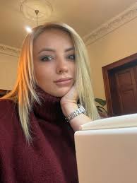 Kochani, łapię się za głowę odnośnie wczorajszych komentarzy na temat węża  Zbyszka. Zbyszek jest prawdziwy, ściana sztuczna i jak ktoś serio pomyślał,  że moja ściana w domu, to jego terrarium, to postradał