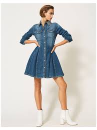 Robe courte trapèze nouée sur le devant. Robe Courte Trapeze En Jean Twinset