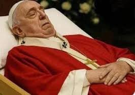 SHOCKING 😳😳😳 The Pope will be buried with a bag of Gold, silver and  copper . Traditionally, when burying a Pope, three bags of coins are placed  in the innermost coffin: one