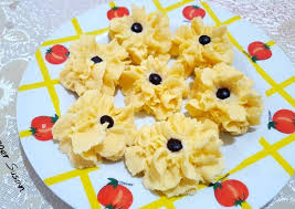 Terigu protein rendah 125 gram susu 50 gram margarin 75 gram. Simak Cara Membuat Semprit Dahlia Hanya 3 Bahan Yang Cepat