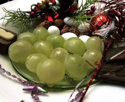 12 Grapes At Midnight Great Latino New Year S Eve Tradition And Superstition Con Imagenes Comida De Ano Nuevo Uvas