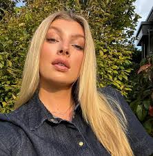 Georgia Caine's Instagram, Twitter & Facebook