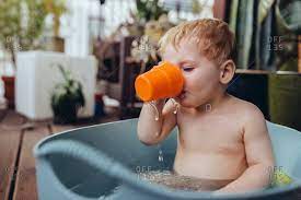 So long as you first dissolve the essential oil in the alcohol, a certain percentage of water can be added with no separation. Baby Bath Stock Photos Offset