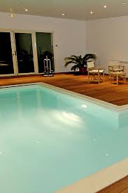 Indoor Pool Mit Beleuchtung Und Pooltreppe Mit Sitzbank Hallenbad Pool Pool Im Garten
