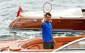 This is roger federer's official facebook page. Roger Federer Takes On Lleyton Hewitt On Separate Speedboats Eurosport