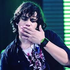 Larissa Marezi. (@larimarezi)