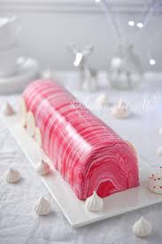 Buche Chocolat Framboise Au Glacage Bi Couleur Amuses Bouche Buche Chocolat Framboise Chocolat Framboise Recette Dessert Noel