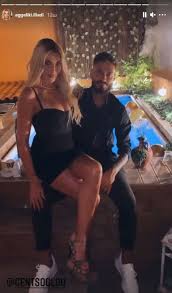 Born on 16 september 1977), is a popular greek woman folk singer. Aggelikh Hliadh Sabbas Gkentsogloy Ti Symbainei Telika Anamesa Toys Oi Fwtografies Poy Dhmioyrghsan Erwthmatika