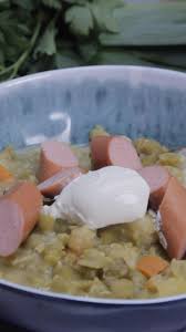 Oma S Erbsensuppe Mit Wurst Video Rezept Video Erbsen Suppe Erbsensuppe Lustig Essen