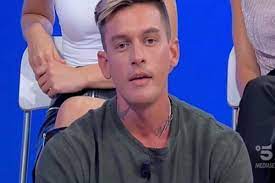 Il bel single, che ha fatto perdere la testa a valeria liberati, è al centro di una segnalazione. Alessandro Basciano Chi E Il Tentatore Di Temptation Island 2020 Eta Lavoro Figlio E Vita Privata