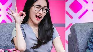 Personal ayu rosmalina, yang akrab dipanggil ayu ting ting adalah seorang model, presenter dan penyanyi dangdut yang lahir di depok pada tanggal 20 juni 1992. Ayu Ting Ting Biodata Profil Lengkap Kepogaul