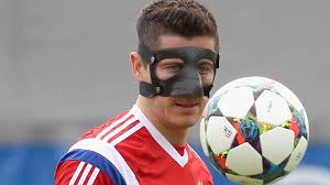 Und verpflichtend eine maske vor mund und nase, auch am platz auf den tribünen. Bundesliga Aufatmen Beim Fc Bayern Robert Lewandowski Trainiert Mit Maske Fc Bayern Munchen