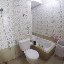 Terlepas dari gaya dan ukuran rumah anda, kamar mandi merupakan bagian tak terpisahkan dari desain hunian. 13 Ide Dekorasi Kamar Mandi Minimalis Dekorasi Kamar Mandi Kamar Mandi Minimalis Kamar Mandi
