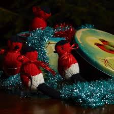 See more ideas about knitting patterns, knitting, knitting patterns toys. Arne Carlos Home Knitted Tinsel We Used A Glittery Yarn And Knit In I Cord Each Ball Of Yarn Made 6 Metres 20 Feet Of Home Knitted Tinsel And We Got 7