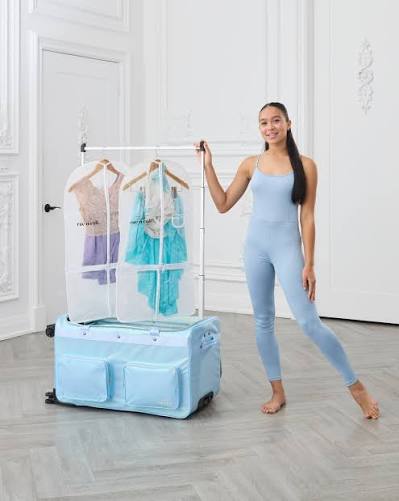 Competition weekends are chaotic...your bag shouldn't be. ✔️ Built-in  garment rack ✔️ Durable, easy-to-clean material ✔️ Smart compartments for  costumes, shoes & accessories ✔️ A colour that stays fresh all season long