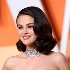 Shirin David spielt auf „Schlau aber blond“ nach ihren eigenen Regeln