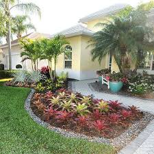 Tropischer Garten Fotos Pamela Crawford Palm Beach Landschaften Tropischer Garten Fot In 2020 Tropische Landschaftsgestaltung Tropische Garten Vorgarten Anlegen