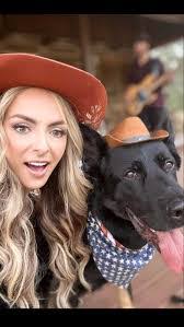 Katie Linendoll's Instagram, Twitter & Facebook