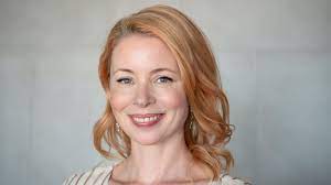 I stjärnorna på slottet får fem kända svenskar bo ihop under fem dagar på ett slott. Stjarnorna Pa Slottet 2019 Detta Ar De Fem Stjarnorna