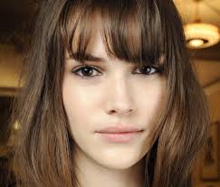 If you go to a beauty salon, but do not count on the competence of the stylist, pick a hairstyle on their own! How To Choose The Right Types Of Bangs For Your Face Shape